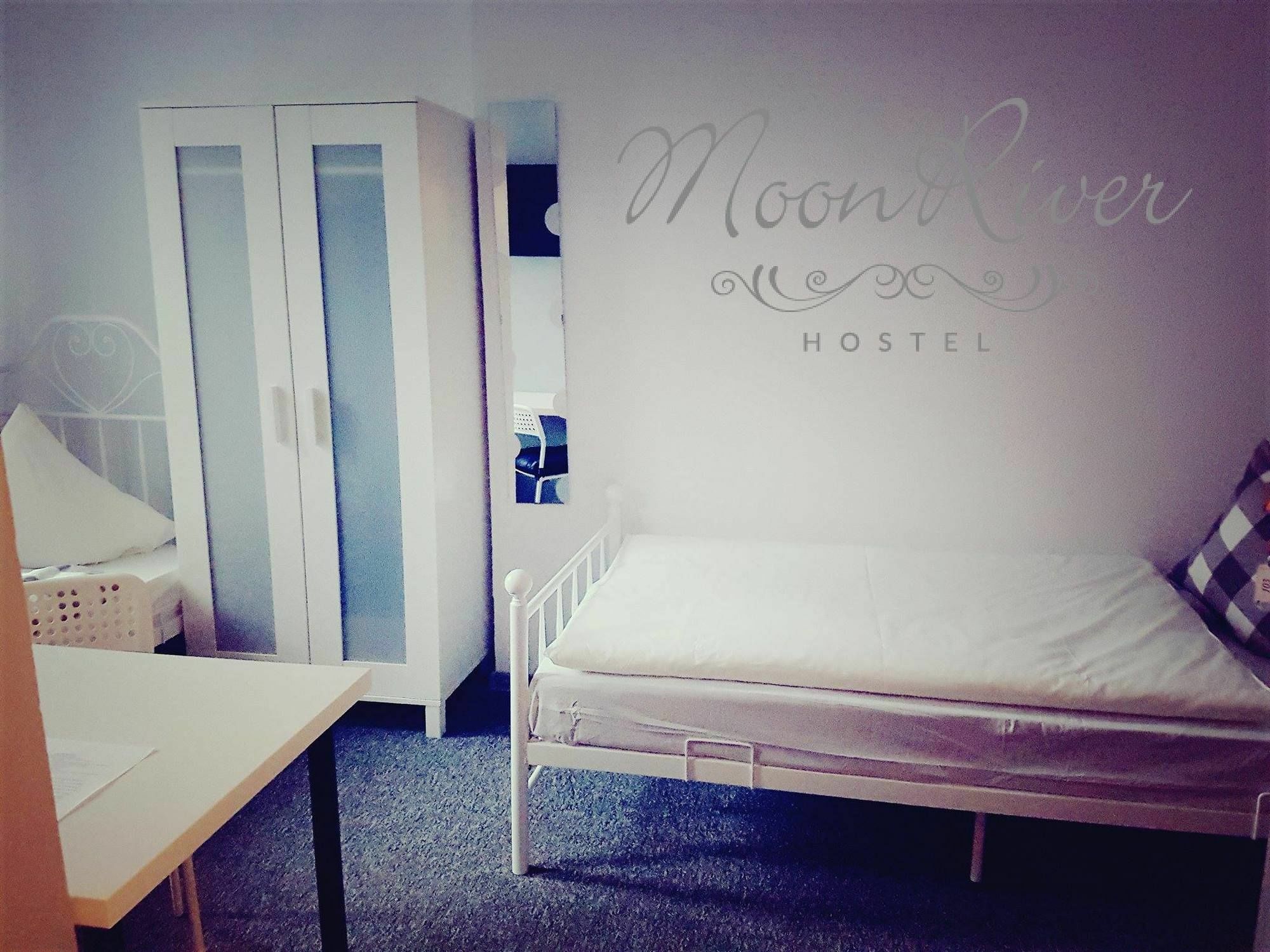 Moonriver Inn วอร์ซอ ภายนอก รูปภาพ