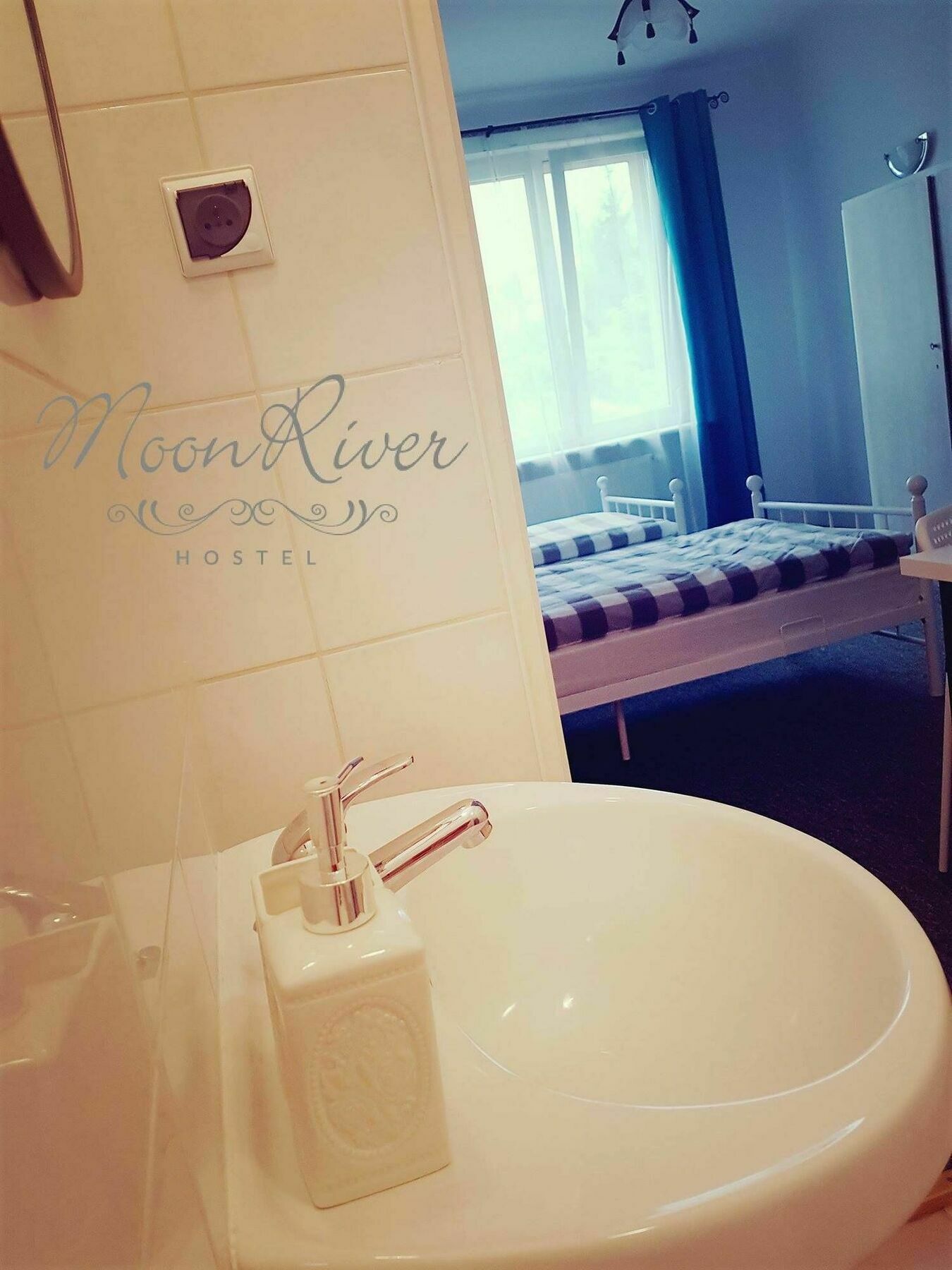 Moonriver Inn วอร์ซอ ภายนอก รูปภาพ